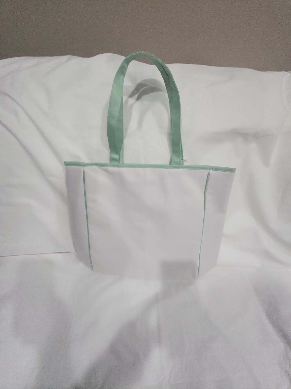Clinique x Kate Spade New York 'Never Too Early for Lipstick' Tote Bag - Picture 2 of 3